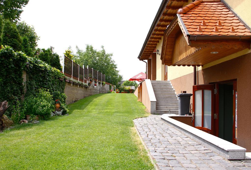 Castrum Vendeghaz Szigetszentmárton Exteriör bild