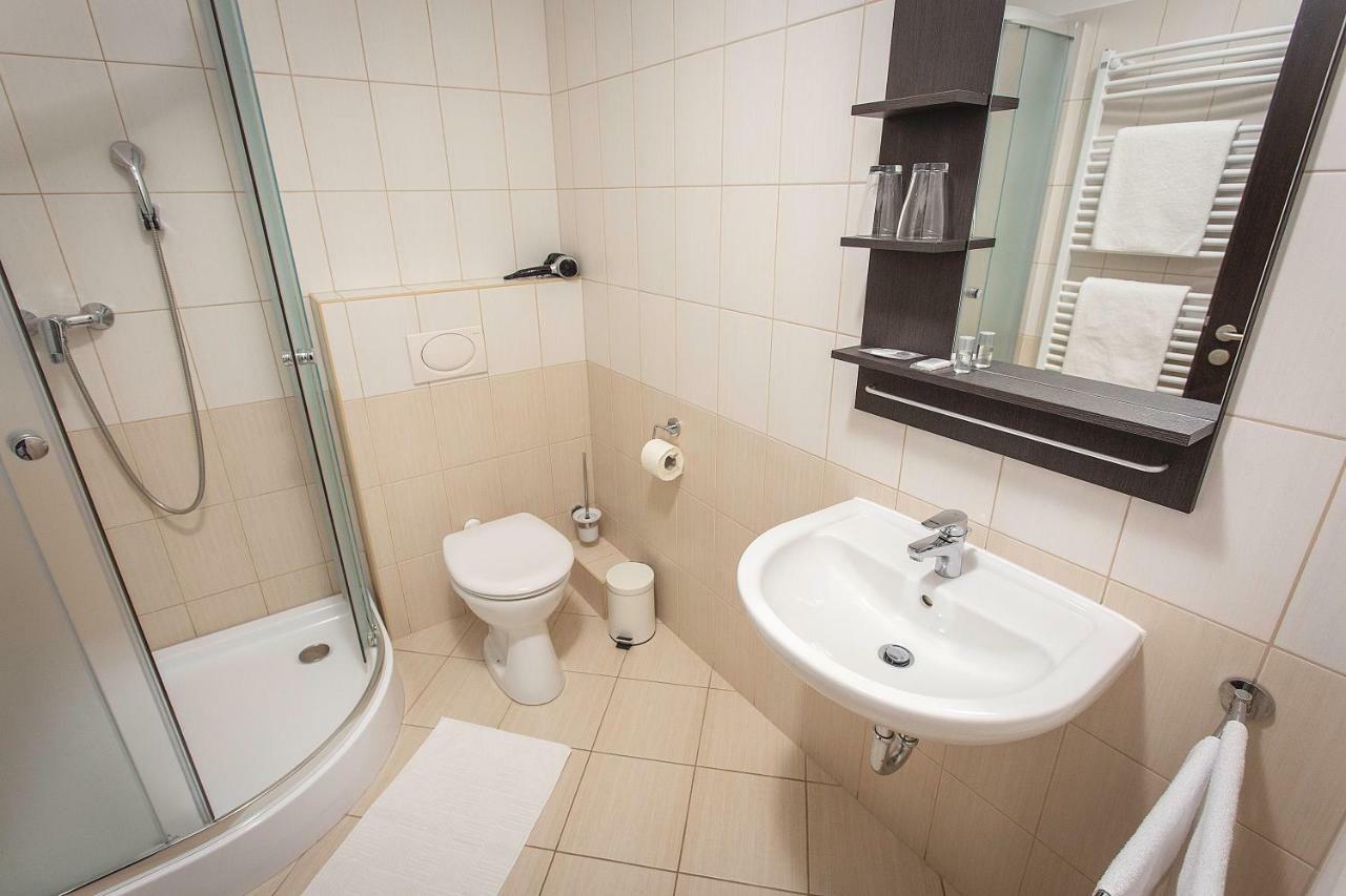 Castrum Vendeghaz Szigetszentmárton Exteriör bild
