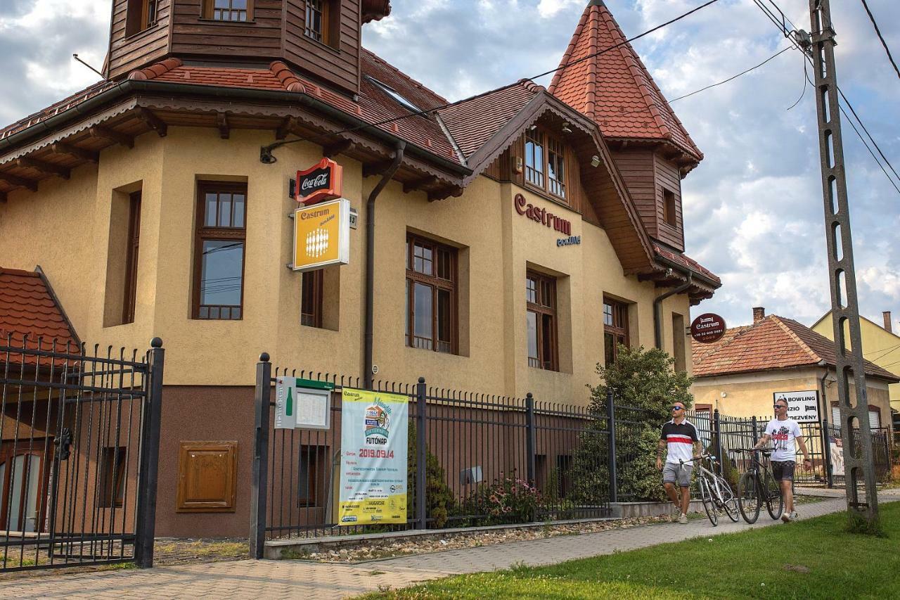 Castrum Vendeghaz Szigetszentmárton Exteriör bild